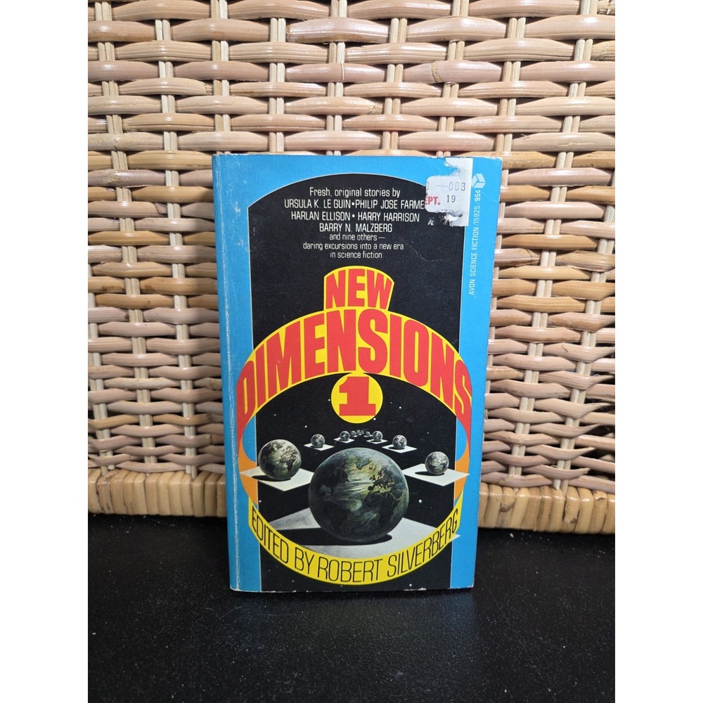 New Dimensions 1 - Silverberg, Robert. Editor Avon mass_market Book‎
